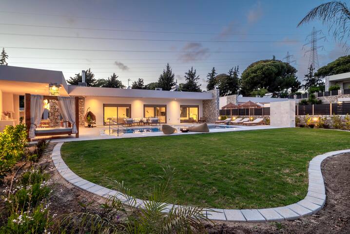 Ruby Paradise gallery image 4