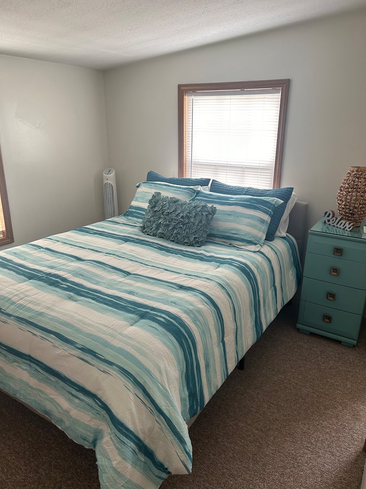 Dhomë gjumi kryesore me dyshek të ri dopio "queen" 