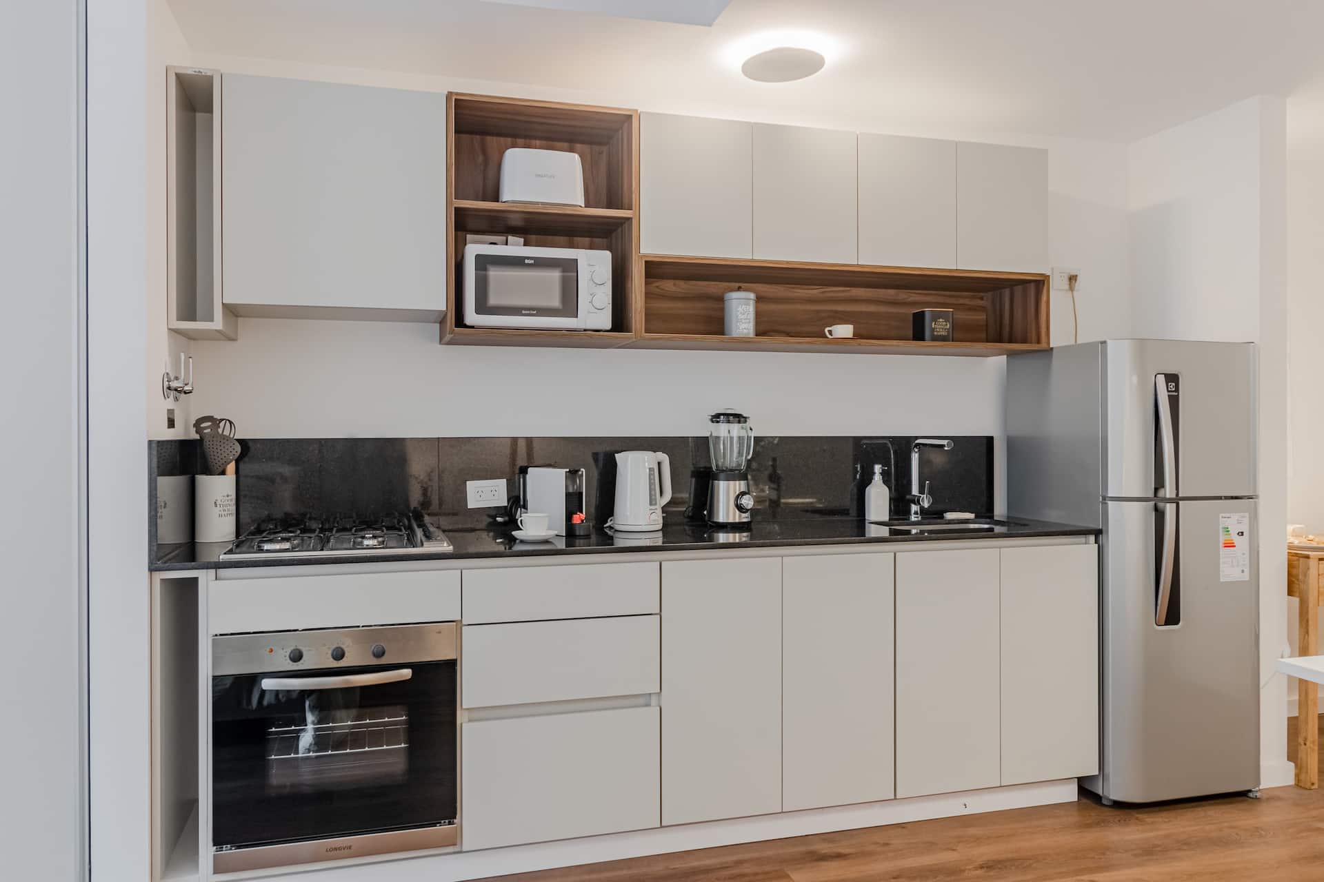 Kitnet com pátio interno e varanda em Palermo Soho