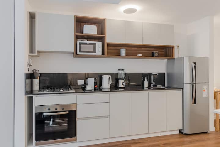 Kitnet com pátio interno e varanda em Palermo Soho
