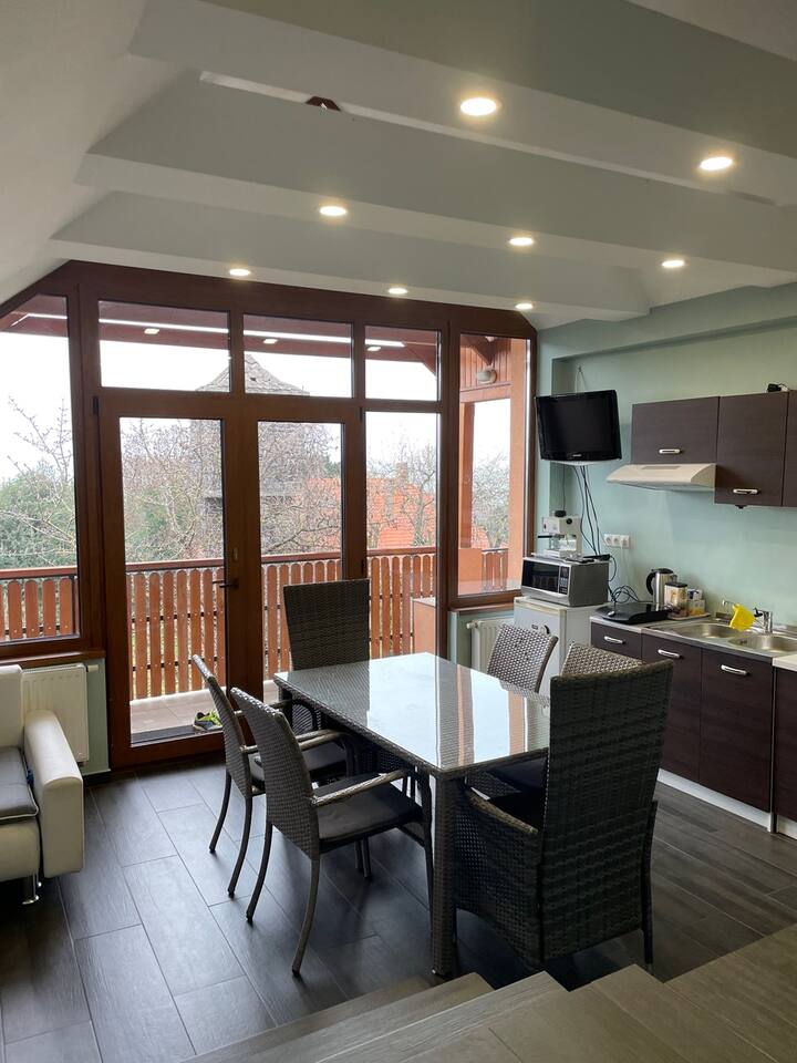 Szögedi Villa 
Emeleti Apartman - Badacsony