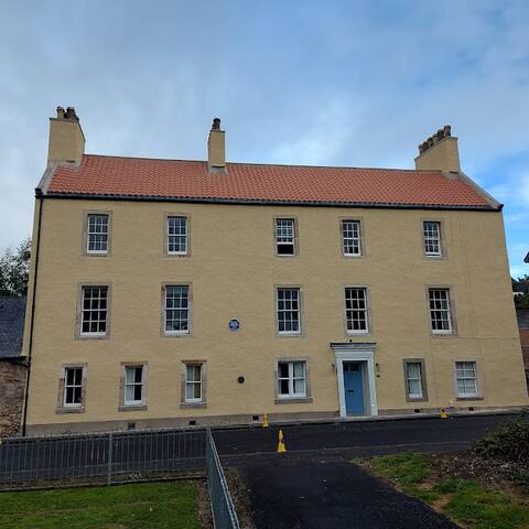 The Secret Orchard! Retreat,Hens, Historic,Luxury!