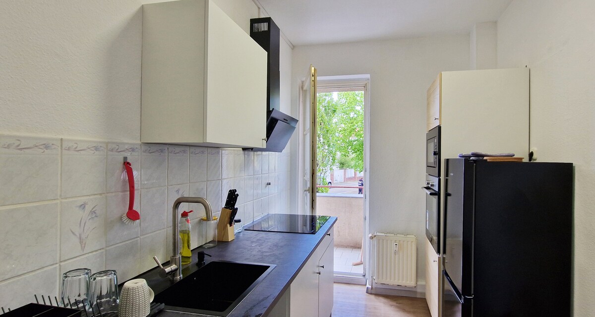 Top Airbnb: Modern Apartment Leipzig | Up to 4 | Self Check-in in Eutritzsch