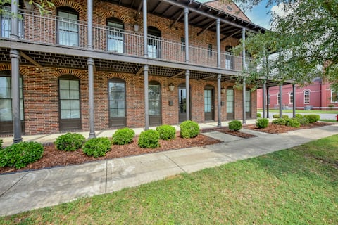 New Townhome, Walk to Stadium !