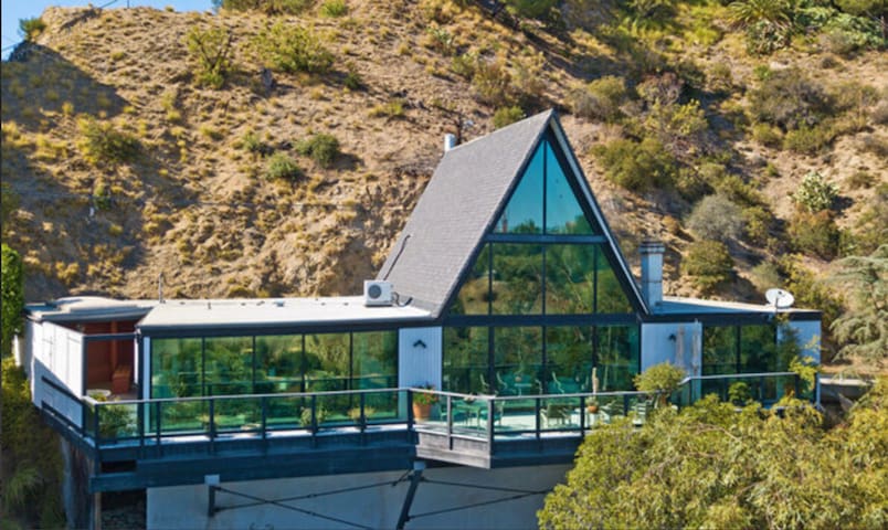 Unique Former Music Venue Hollywood Hills-Sunset B