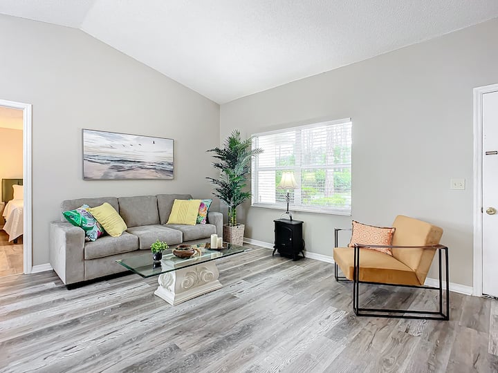 Elegant Quiet Villa - Palm Coast, FL