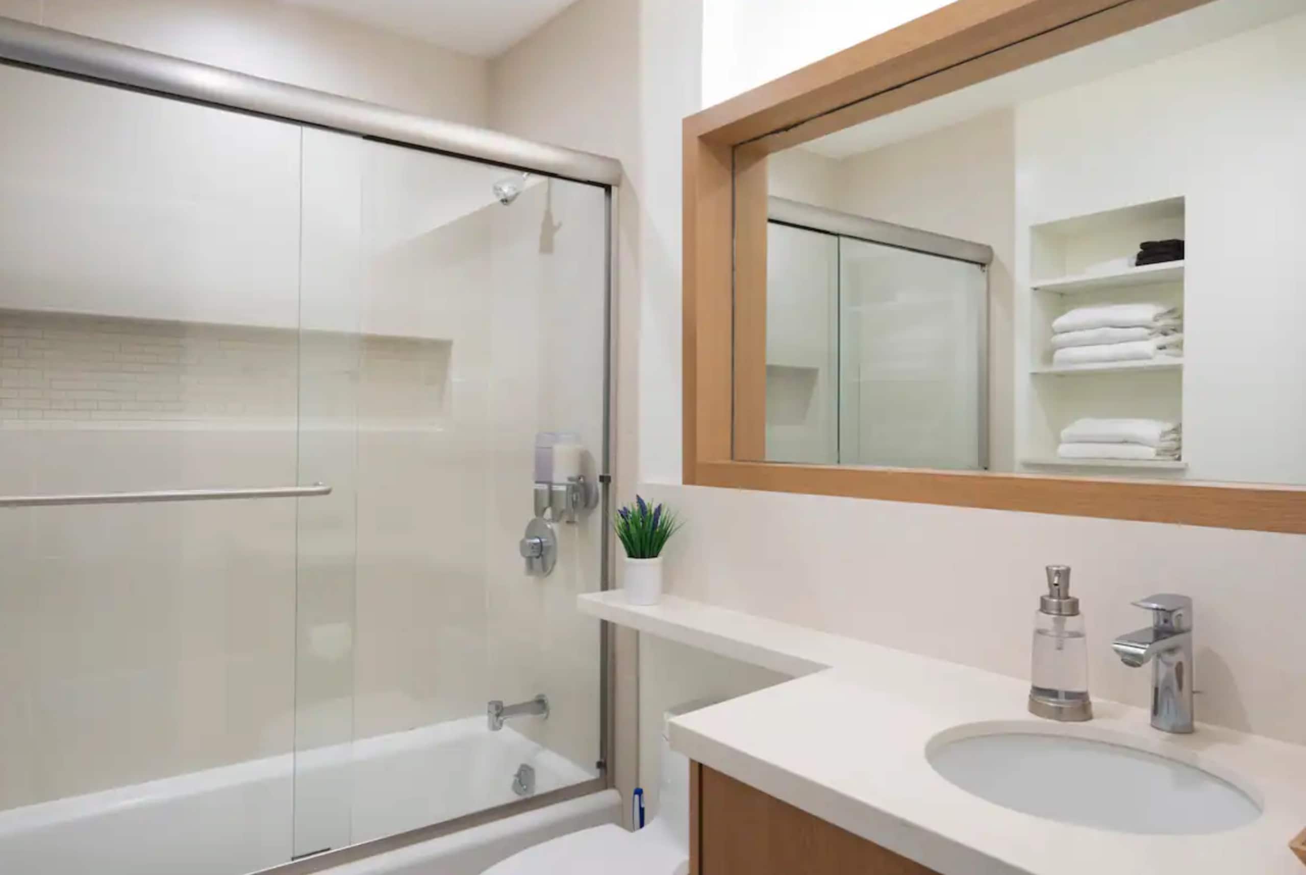 Townhouse in Kahuku · ★4.98 · 3 bedrooms · 4 beds · 2 shared baths - Image 11