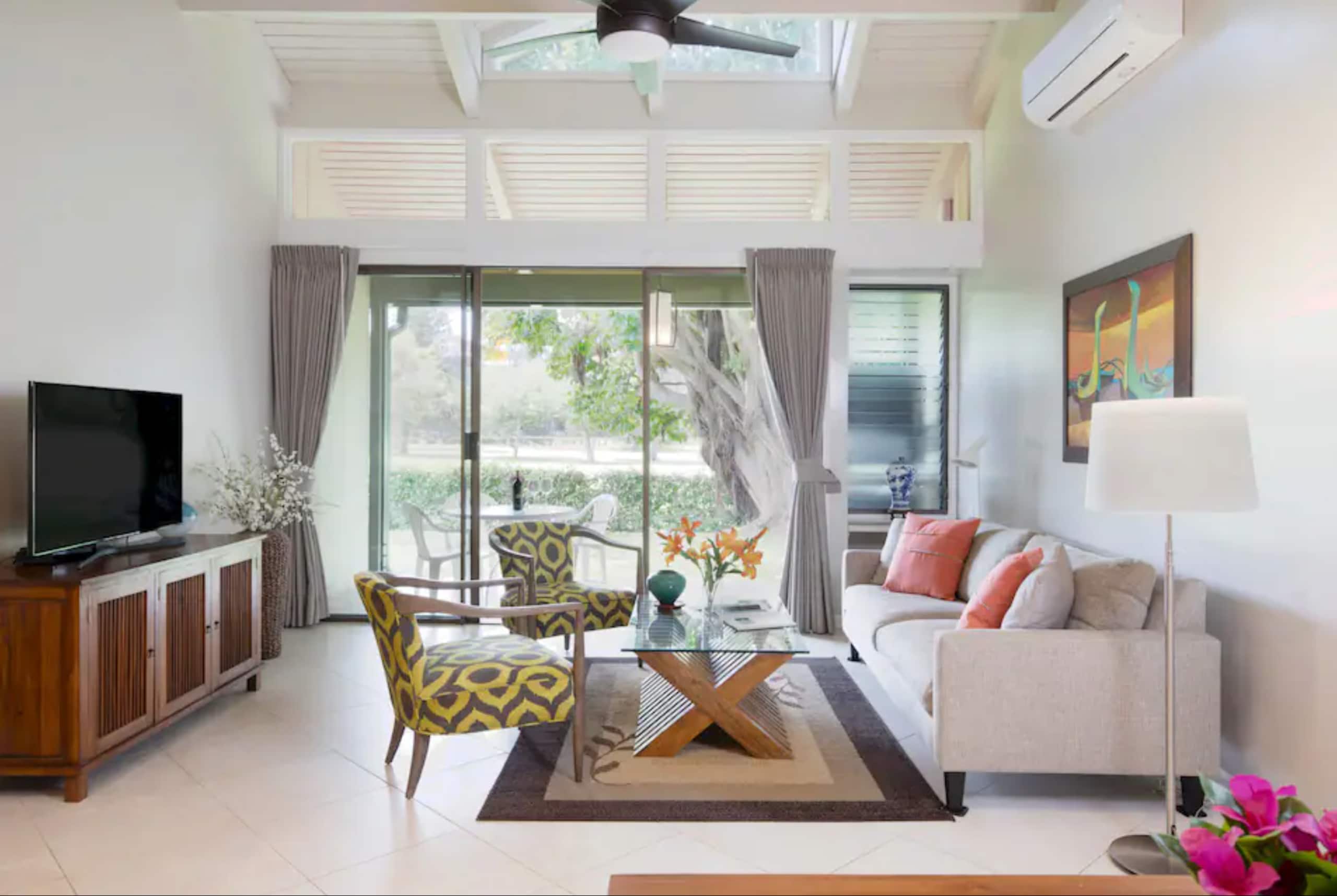 Townhouse in Kahuku · ★4.98 · 3 bedrooms · 4 beds · 2 shared baths - Image 2