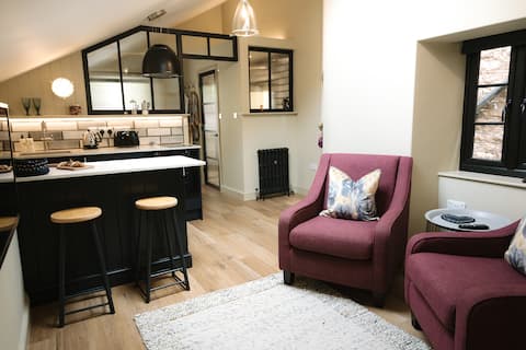Top Airbnb: Chic Industrial-style apartment in North Somerset