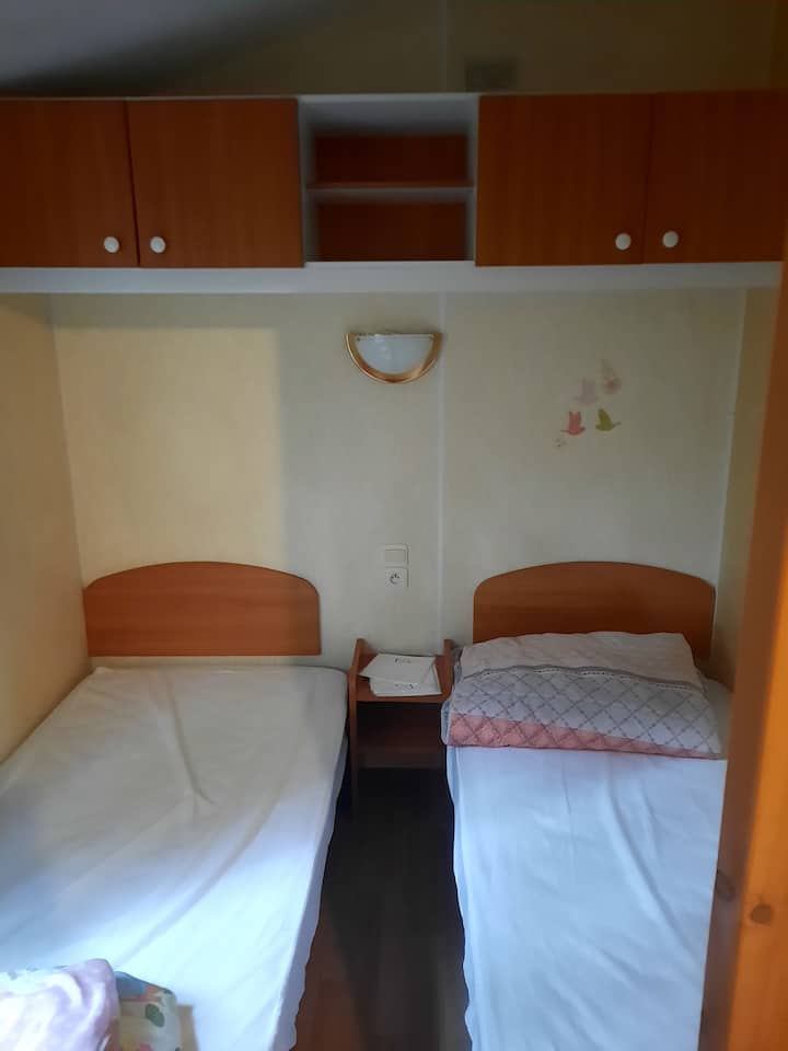 Schlafzimmer 2