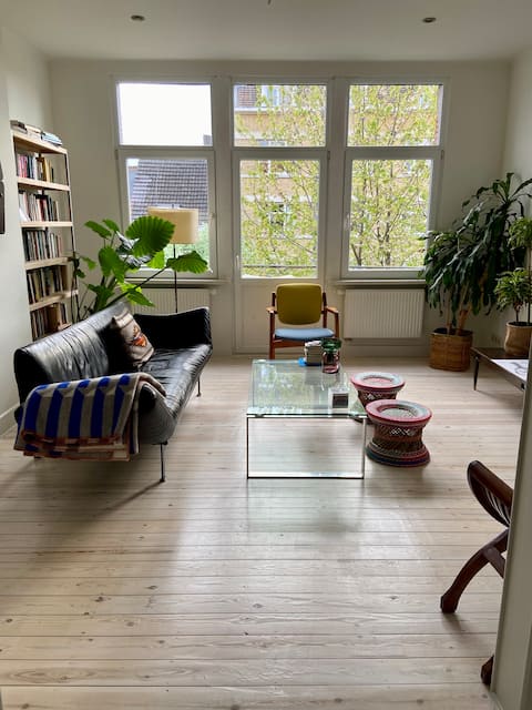 Spacious and Cool Duplex in Forest