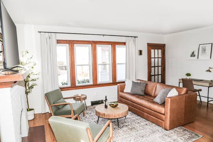 Near Amfam Field & Pettit |Sleeps 12|4br + Parking - Milwaukee, WI