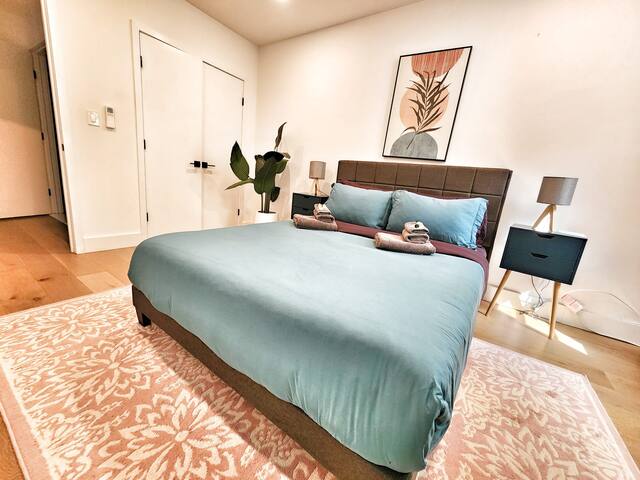 Elegant silent Apartment East Village gallery image 3