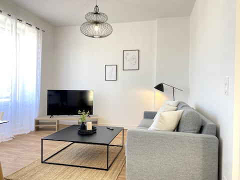 Top Airbnb: The Dandy - close to the center - new in Châteauroux