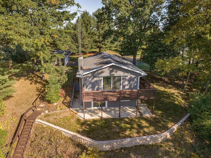 Lakefront Escape |Kayaks + Firepit |25Min to Dells