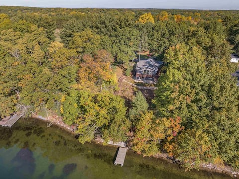 Lakefront Escape |Kayaks + Firepit |25Min to Dells