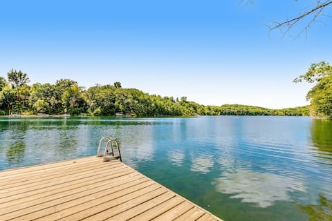 Lakefront Escape |Kayaks + Firepit |25Min to Dells