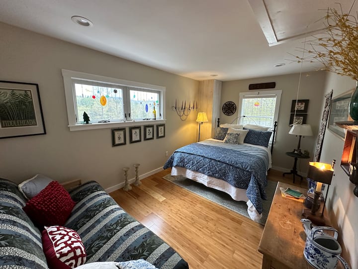 Guest bedroom