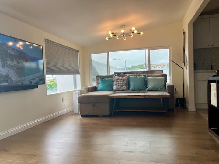 Ocean Breeze Casita · Cozy Coastal Getaway - Laguna Beach, CA
