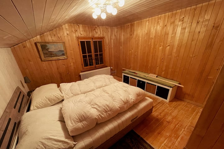 Bedroom 2 with double bed (2.00 x 1.80)