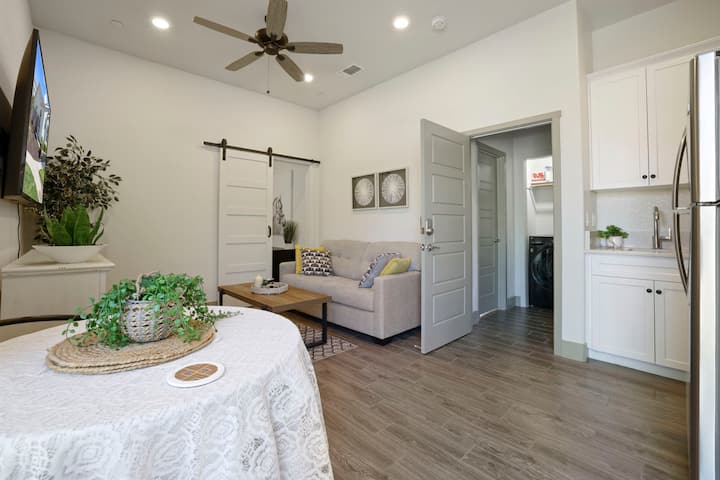 2 Beds 1 Bath Entire Guest House Free Parking - Merced, CA
