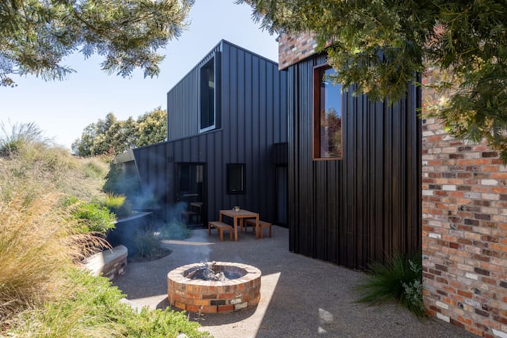 Stunning Trevallyn Retreat