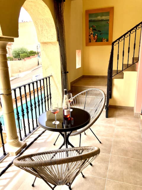 Mambo No. 11
Private W/Roof Terrace & Sea view
