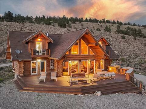 4-BR Luxury Cabin w/ Mtn Views