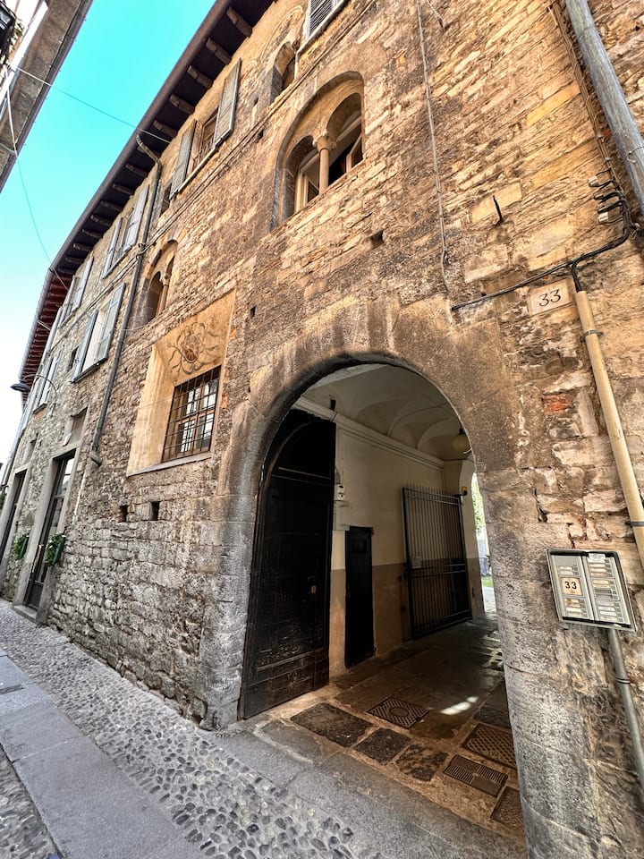 Domus Cortesella, Via Vitani - Côme