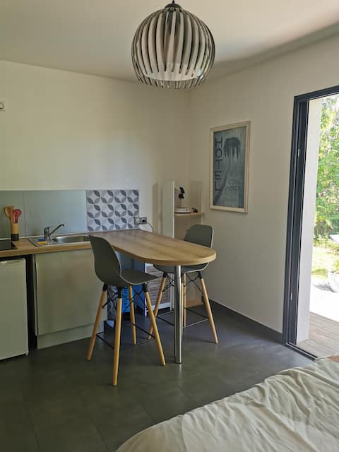 Popular Airbnb listing: nice independent studio in Biscarrosse