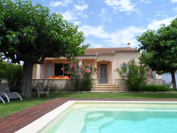 Jolie Maison, Jardin Et Piscine - Orgon