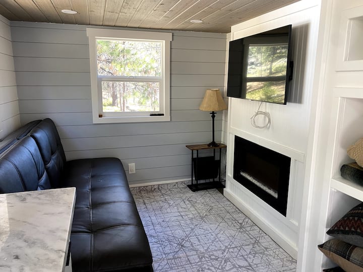 Arrowhead Woods Tiny House - Helena