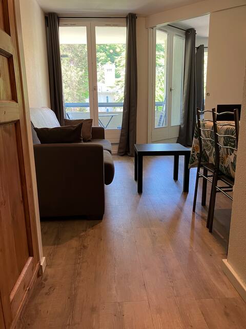 Top performing Airbnb: App. 50 meters from the Thermal Baths (La Léchère) Remodeled in La Léchère