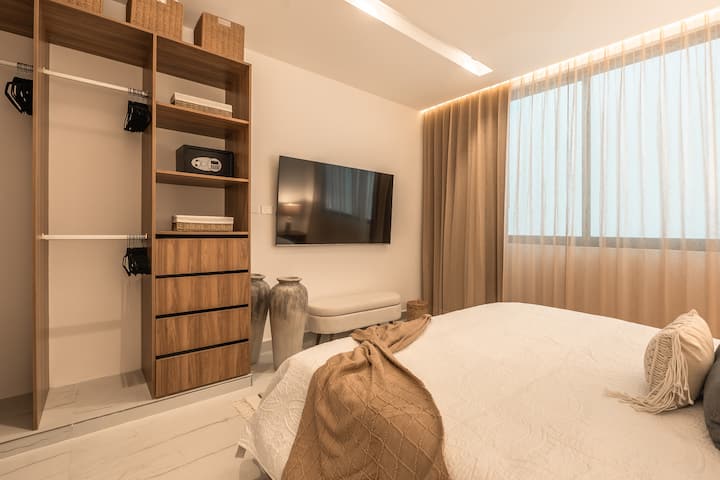 衣柜+衣架+熨斗+吹风机 