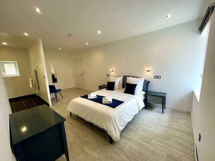 Gite Les Papillons: Kitanda cha sentimita 160x200 na bafu