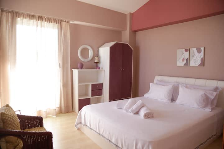 Hlavná spálňa s klimatizáciou a vlastným balkónom 