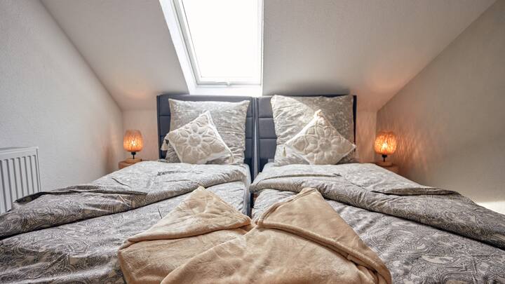 Ხელმისაწვდომია უშუქო ჩრდილი -  საძინებელი მთლიანად მუქია.