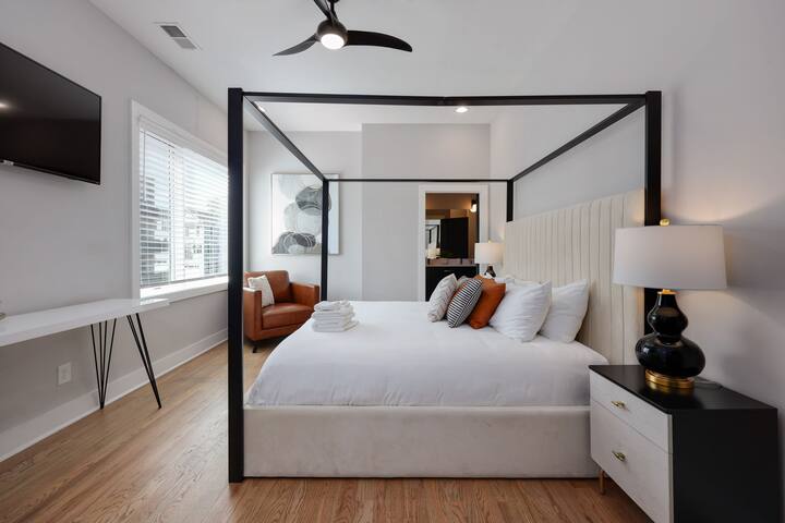 Two Townhomes | Rooftop Lounges + Skyline Views gallery image 4