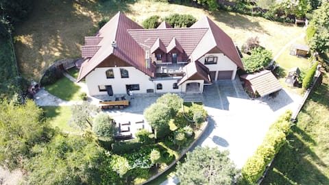 Spacious villa in Giant Mountains