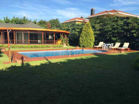 Müstakil Bahçeli, Özel Havuzlu, Barbekülü Villa
