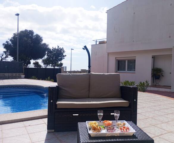 Villa familiale vue mer et piscine gallery image 3