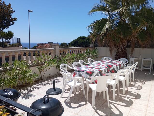 Villa familiale vue mer et piscine gallery image 2