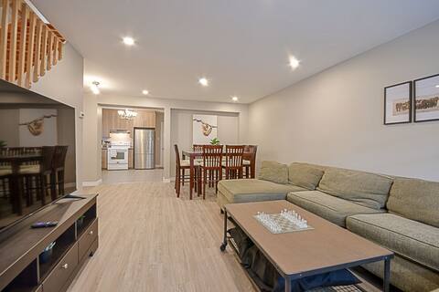 Beautiful 3 BDRM w Parking