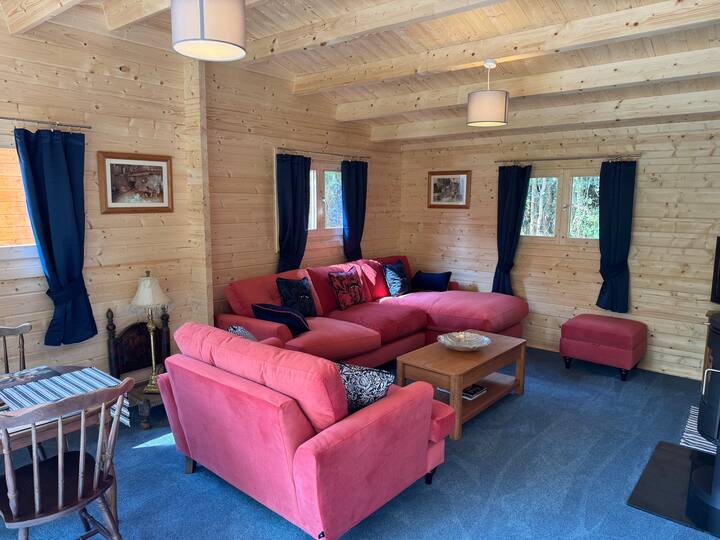 Log Cabin. - Monmouth