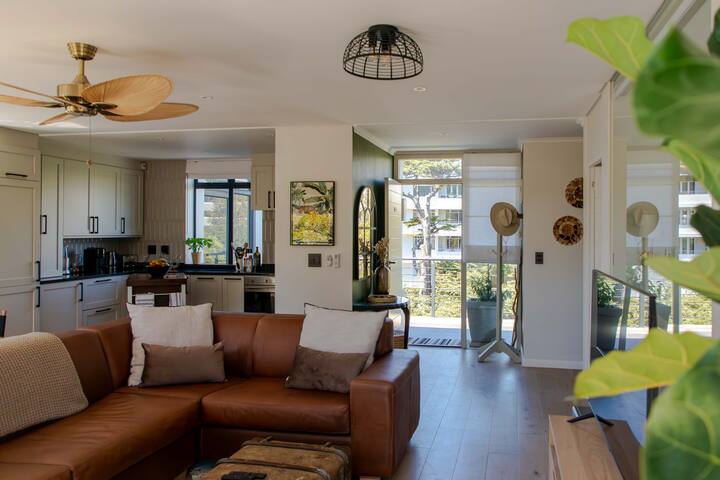 Stylish Top Floor Apartment gallery image 3