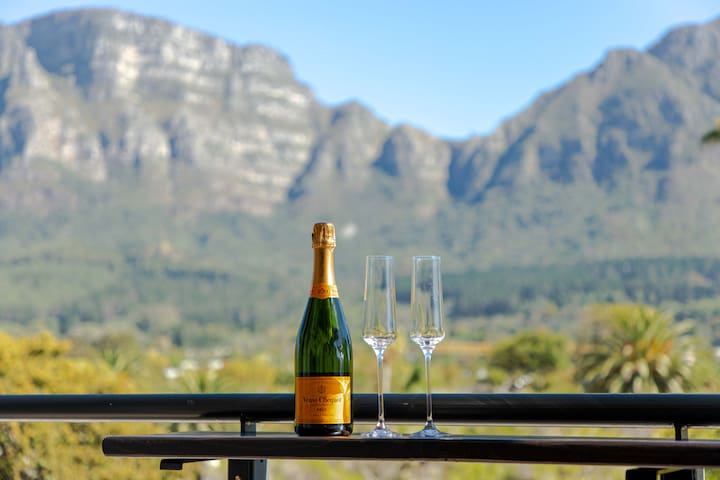 Stylish Top Floor Apartment