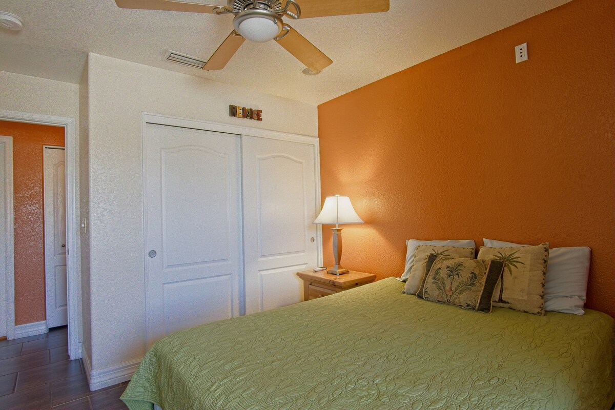 2nd Bedroom with Queen bed