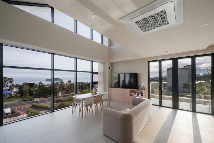 Puedes ver la mejor vista desde la sala de estar de la habitación del ala norte.