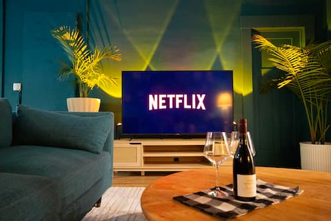 Teal Getaway in Riverside Alton