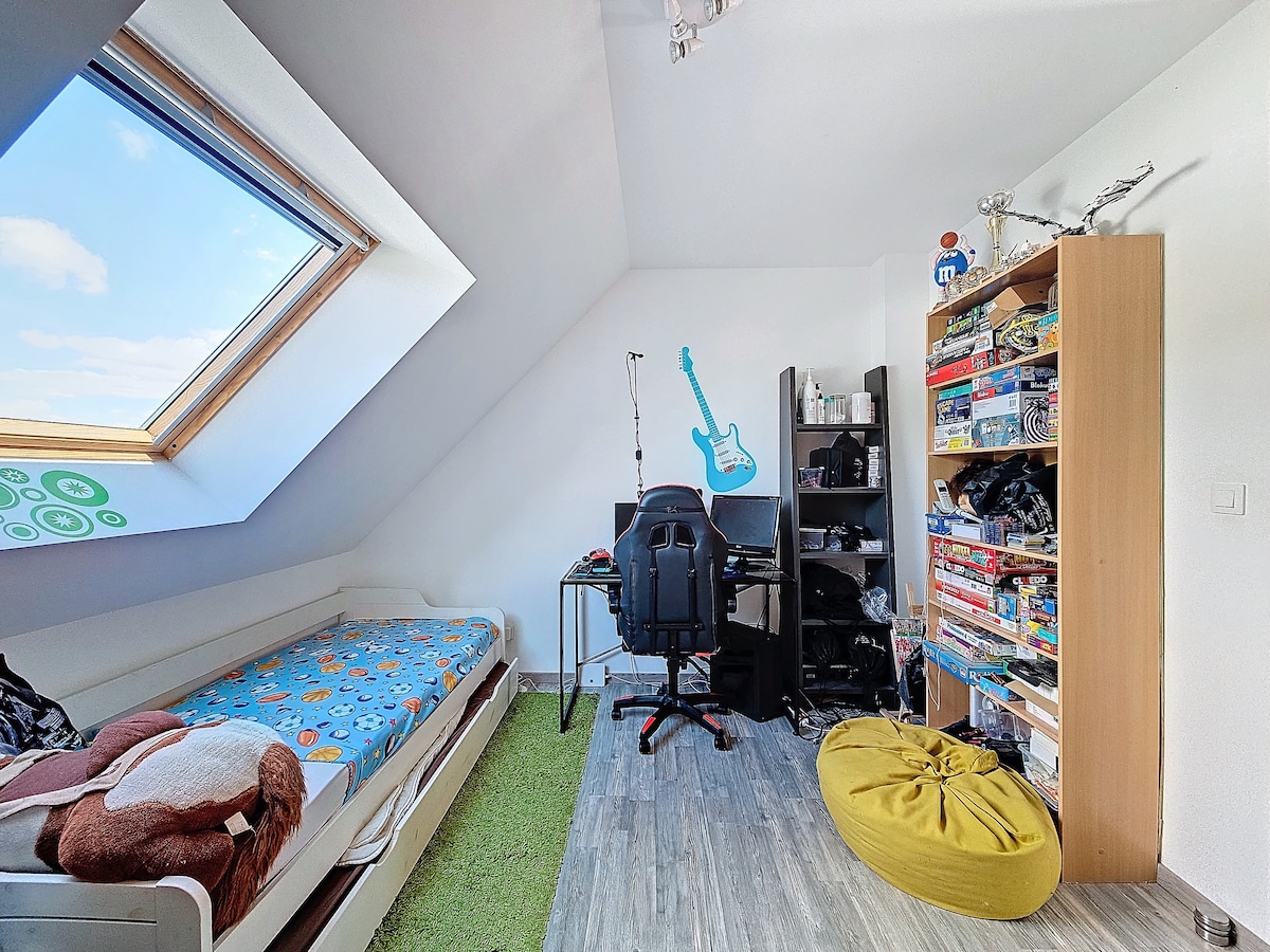 קומת ביניים - מיטה אחת לאדם אחד